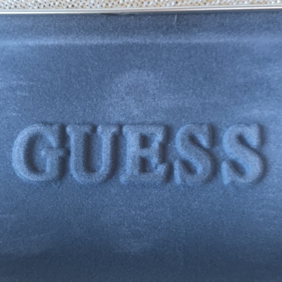Guess Eyewear Metal Case - Picture 4 of 7